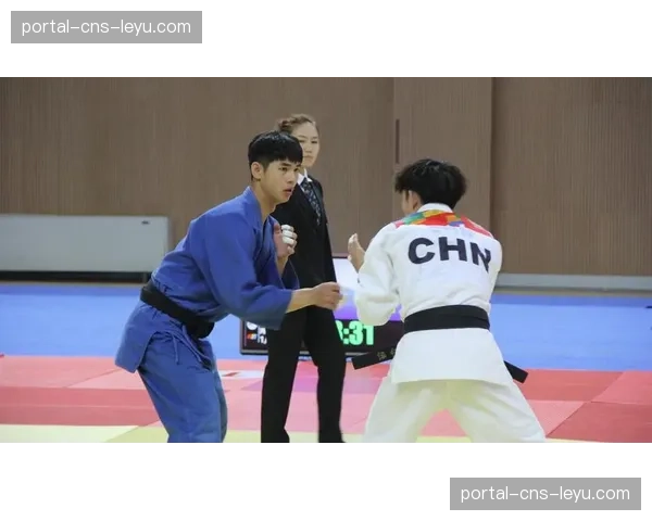 北京市青少年柔道锦标赛4月25日良乡体育中心举行，参赛选手完成赛前体测